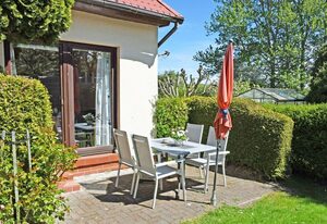 ruhig gelegene Ferienhäuser am Selliner See – Ferienhaus Charlotte mit Terrasse