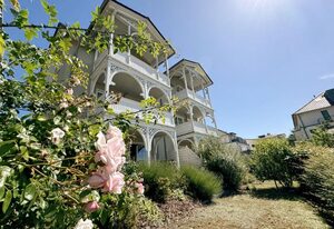 MR: Villa Wilhelmine Whg. 03 Kreidezimmer mit Balkon