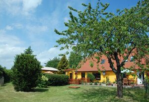 Ferienwohnungen in Lipsitz auf Rügen – Ferienwohnung Rapsblüte mit Kamin und Balkon