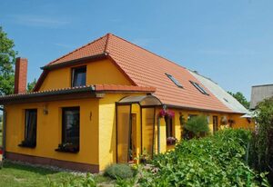 Ferienwohnungen in Lipsitz auf Rügen – Ferienwohnung Rapsblüte mit Kamin und Balkon