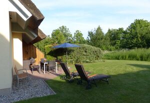 Behagliches Reetdachhaus Eibe 1 Sauna Kamin Wallbox – DHH Eibe 1