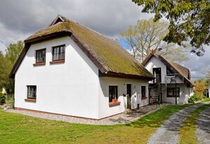 Ferienhaus und -wohnung unterm Reetdach in Woorke – Ferienhaus unterm Reetdach in Woorke