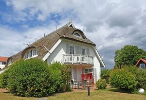 Landhaus mit Reetdach am Teich – Ferienwohnung mit Balkon 0G 2