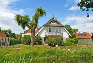 Landhaus mit Reetdach am Teich – Ferienwohnung mit Balkon 0G 2