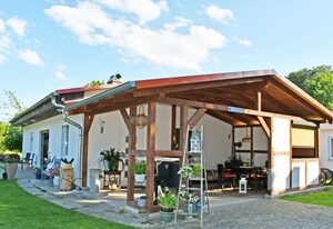Ferienwohnungen auf dem Pommernhof mit großem Garten! – Ferienwohnung Pommernhof mit Terrasse im EG