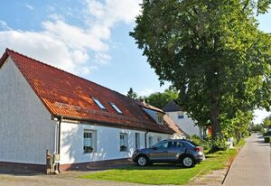 Ferienwohnungen auf dem Pommernhof mit großem Garten! – Ferienwohnung Pommernhof mit Terrasse im EG