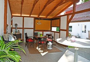 Ferienwohnungen auf dem Pommernhof mit großem Garten! – Ferienwohnung Pommernhof mit Terrasse im EG