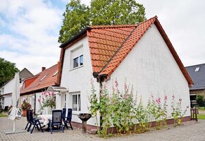 Ferienwohnungen auf dem Pommernhof mit großem Garten! – Ferienwohnung Pommernhof mit Terrasse im EG