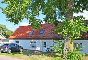 Ferienwohnungen auf dem Pommernhof mit großem Garten! – Ferienwohnung Pommernhof mit Terrasse im EG