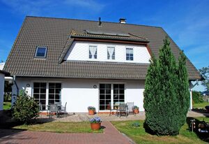 Ferienwohnungen an der Hagenschen Wiek auf Rügen – Ferienwohnung Rügen mit Seeblick und Sonnenbalkon
