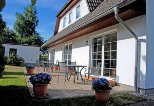 Ferienwohnungen an der Hagenschen Wiek auf Rügen – Ferienwohnung Rügen mit Seeblick und Sonnenbalkon