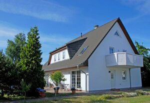 Ferienwohnungen an der Hagenschen Wiek auf Rügen – Ferienwohnung Rügen mit Seeblick und Sonnenbalkon