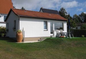 Ferienhaus mit Terrasse direkt am Wasser