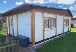 Bungalow mit kleiner Terrasse