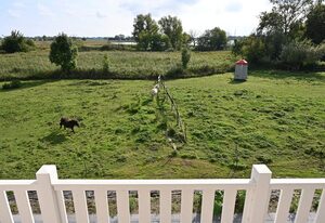 Ferienhaus mit Reetdach, großem Grundstück und Privatweg zum Hafen