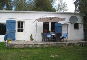 Ferienhaus mit Terrasse und großer Sonnenwiese