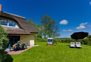 Reetdachhaus Eibe 2 mit Kamin Sauna WLan – DHH Eibe 2
