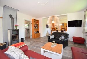 Haus Vereinsallee – Wohnen im Grünen für bis zu 8 Personen, im Zentrum von Büsum