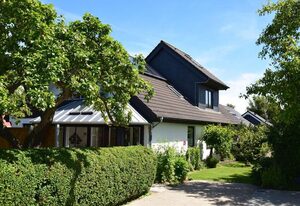 Haus Vereinsallee – Wohnen im Grünen für bis zu 8 Personen, im Zentrum von Büsum