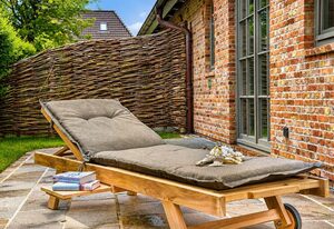 Haus Friesenkrone – Die „Friesenkrone“ ist kein Haus für perfekten Hochglanzurlaub. Sondern für echte Ferien mit Familie, Freunden, Kindern oder dem Wauwau, der endlich wieder stundenlang durch die Natur laufen darf. Genau so fühlt sich Sylt an, wenn man wirklich angekommen ist.