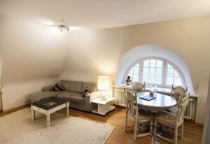 Erna im Friesenhaus Sieben-Linden – Entspanntes Inselleben: Gemütliche Ferienwohnung in Archsum auf Sylt
