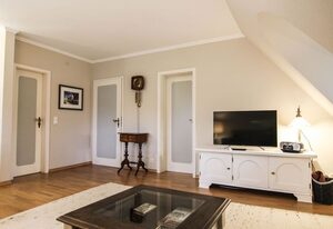 Erna im Friesenhaus Sieben-Linden – Entspanntes Inselleben: Gemütliche Ferienwohnung in Archsum auf Sylt