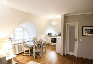 Erna im Friesenhaus Sieben-Linden – Entspanntes Inselleben: Gemütliche Ferienwohnung in Archsum auf Sylt