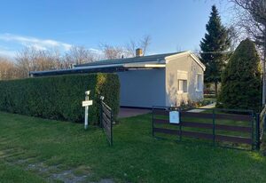 Ostseemöwe – Strandnaher, lichtdurchfluteter Bungalow für zwei Personen mit WLAN
