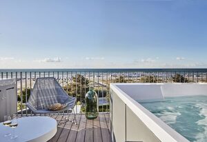 Baltic Hideaway Beach Hotel Warnemünde - Sky Suite mit Dachterrasse und Meerblick-Whirlpool