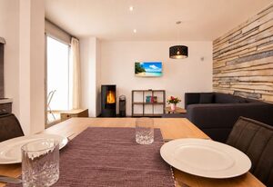 Stolteraa Ferienhaus 56 – Stilvolles Ferienhaus nahe Ostseestrand mit Terrasse und Kamin in Diedrichshagen