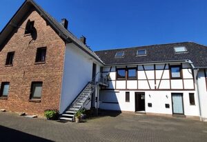 Fuchsbau mit Terrasse