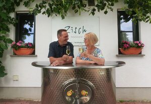 Gästehaus Weingut-Destillerie Herbert Zisch – Ferienwohnung
