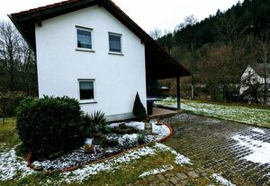 Ferienhaus Forellennest am Waldrand – 6-Bett Ferienhaus, 2x Bad/WC, 3 Schlafräume
