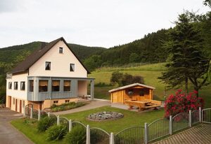 für 11 Personen und 1 Kind