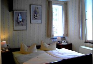 Hotel Graf Rolshausen – Doppelzimmer Dusche/WC