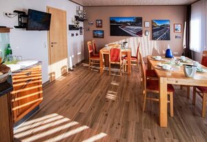 Gästezimmer u. Ferienwohnung Irene – Doppelzimmer Dusche/WC "Grüne Hölle"