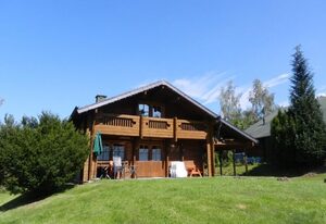 Chalet mit Garten, Grill und Terrasse