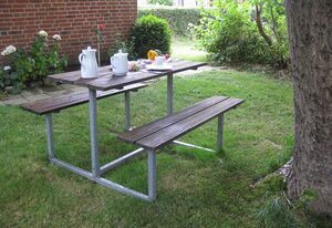 mit Garten und Parkplatz