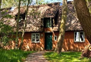 Reetdachhaus für erholsamen Familienurlaub