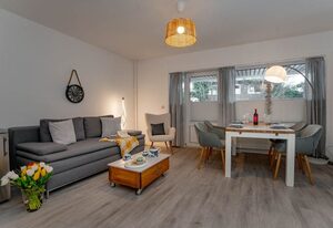Hüs Wüf  - Schwimmbad und Sauna – Entspanntes Inselleben: Gemütliche Ferienwohnung in Westerland auf Sylt