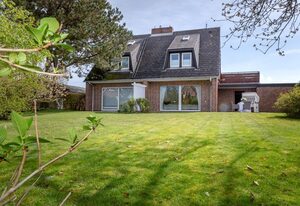 Ferienwohnung Charlie – Idyllische Erdgeschosswohnung mit Garten in zentraler Lage von Wenningstedt