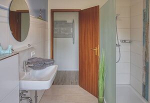 Landhaus Sonnenglück-freistehend und eingezäunt auf ca 1,20m