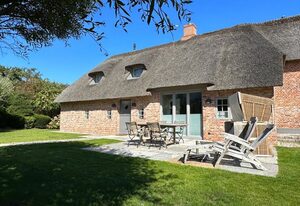 Kapitänshaus Joana – Großzügiges Kapitänshaus mit schönem Garten mitten in Alt-Westerland