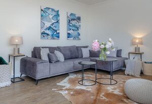 Königsmann – Strandnah und zentral gelegene, moderne Ferienwohnung mit Südbalkon.