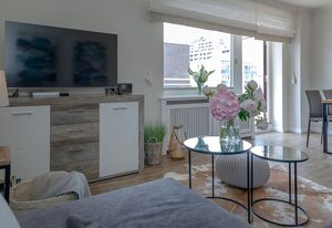 Königsmann – Strandnah und zentral gelegene, moderne Ferienwohnung mit Südbalkon.