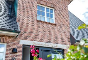 Bäum Hüs B – Ferienwohnung mit Südbalkon bietet bis zu 5 Personen Platz in Strandnähe.