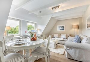 Reethof Mareyke – Komfortable Ferienwohnung Mareyke unter Reet lädt zum Entspannen ein.