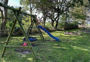 Großzügiges Ferienhaus mit großem Garten in Alleinlage – NIB-831 - Großzügiges Ferienhaus in Alleinlage (HT)