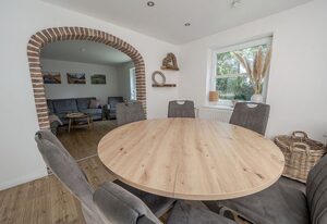 Großzügiges Ferienhaus mit großem Garten in Alleinlage – NIB-831 - Großzügiges Ferienhaus in Alleinlage (HT)