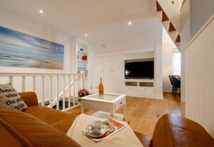 Käthe – Moderne -helle-ruhige- in den Wiesen liegende Ferienwohnung   auf Sylt